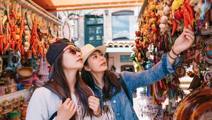 https://cdn.getyourguide.com/img/magazine/11ee8f115d537a69bd41b5f4a5540cb4.jpg/original.jpg