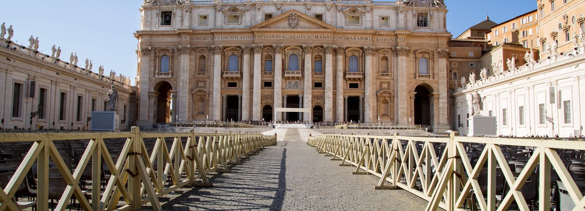 St. Peter's Basilica Guided Tour: Reserved Entrance