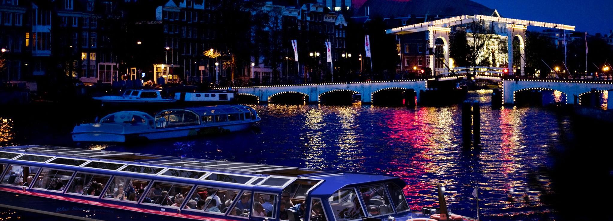 Amsterdam: 1,5-stündige abendliche Kanalbootsfahrt