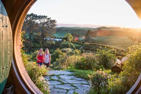Tauranga: Landausflug Hobbiton und Rotorua-Geysire