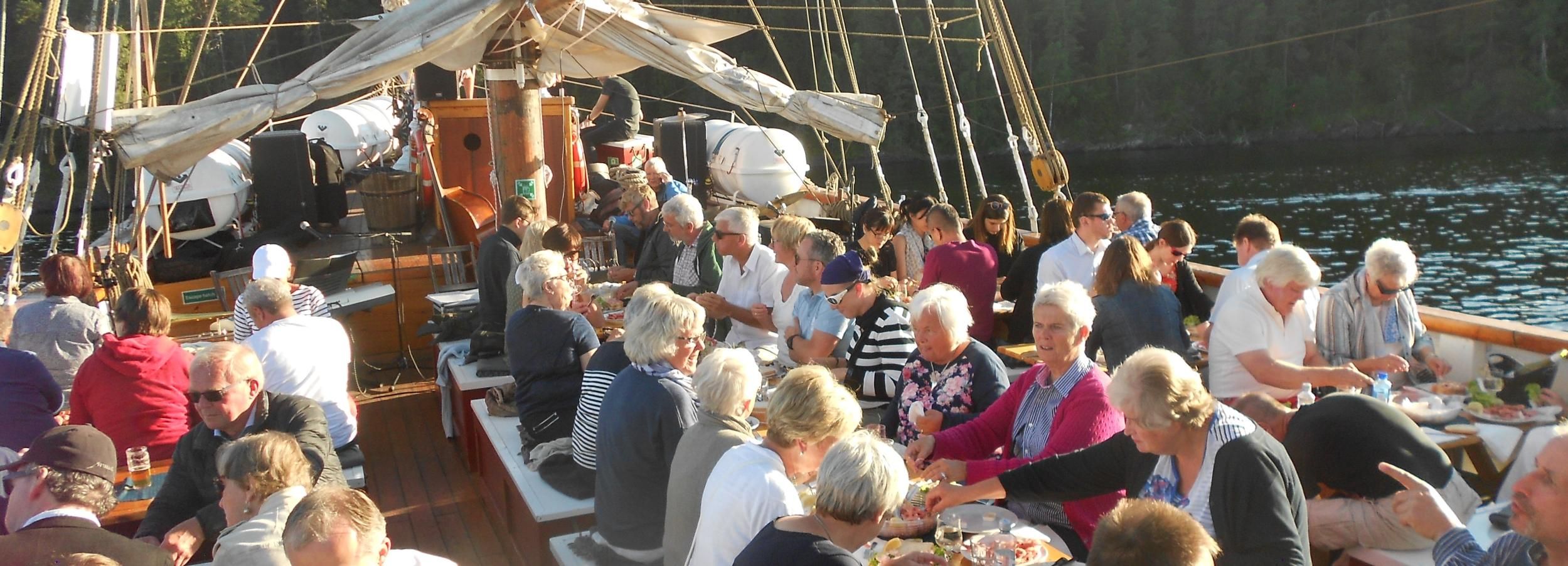 Oslos Fjorde: 3-stündige Bootsfahrt am Abend mit Buffet