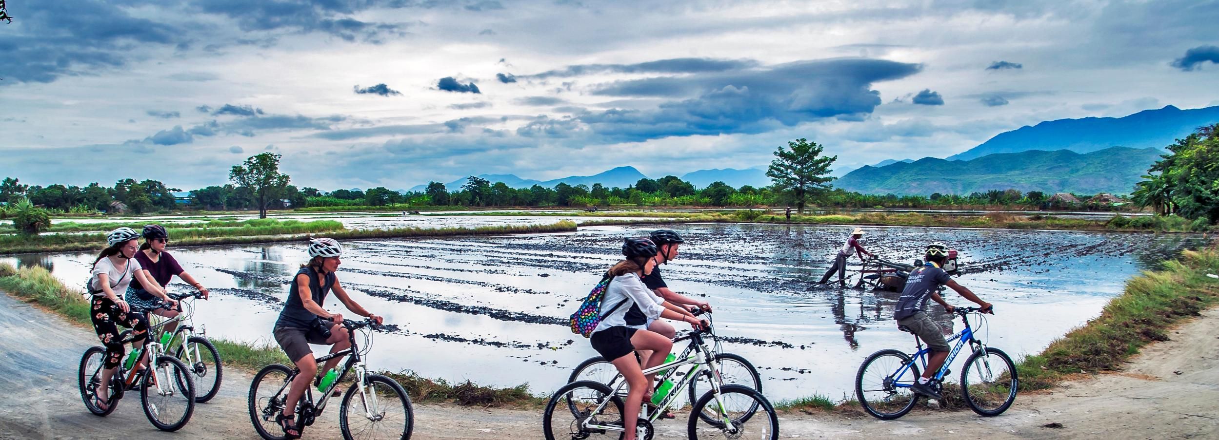 Mandalay: 4.5-Hour Morning Bike Tour