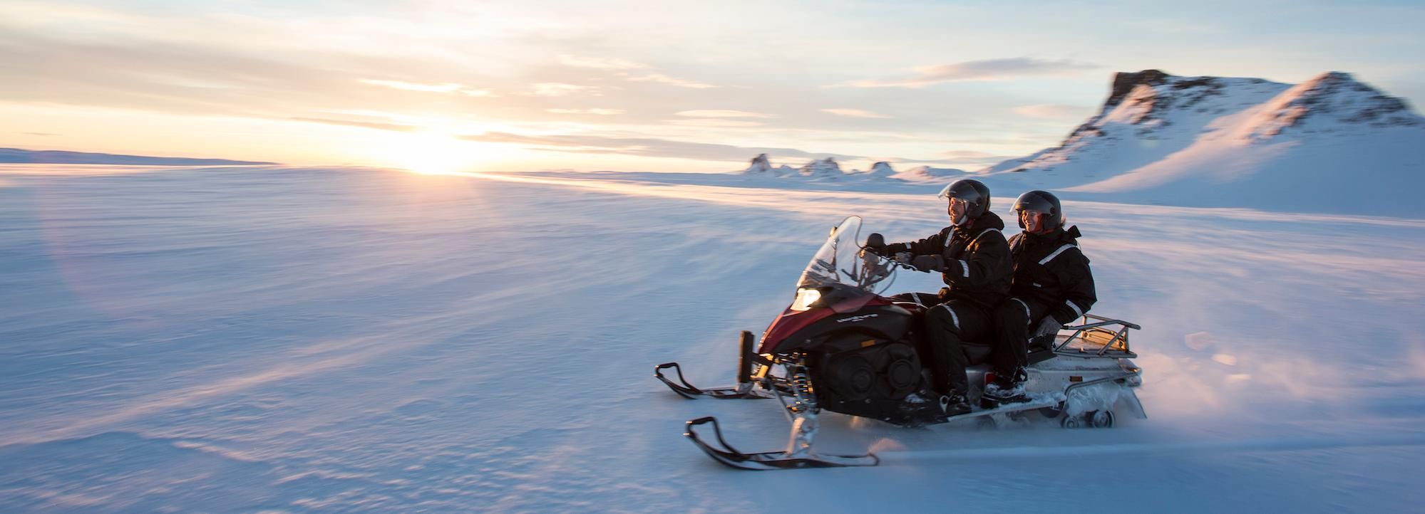 Ab Reykjavik: Golden Circle und Gletscher Schneemobiltour