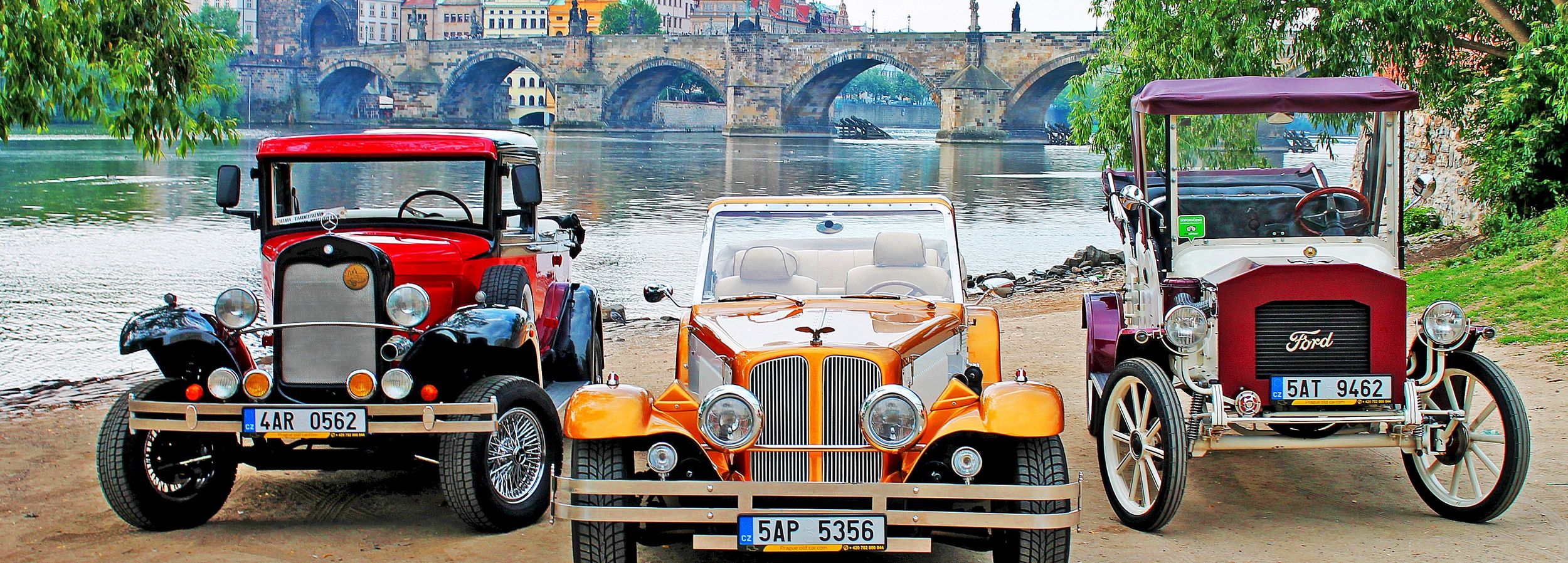 Prague: 1.5–Hour Vintage Car Tour