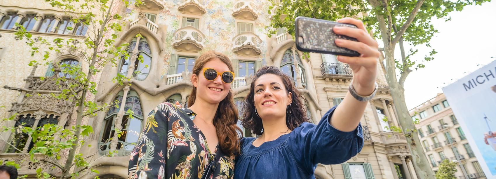 Barcelona: Discover Gaudi and Modernisme Walking Tour