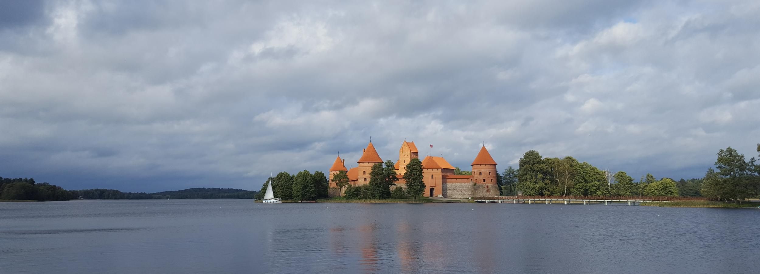 De Vilnius: Castelo de Trakai e Panário da Memorial de Paneriai