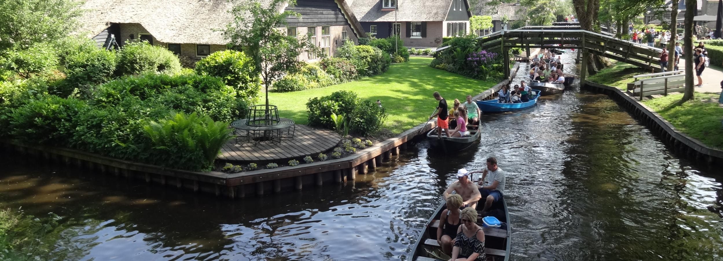 From Amsterdam: Day Trip to Giethoorn by Bus and Boat