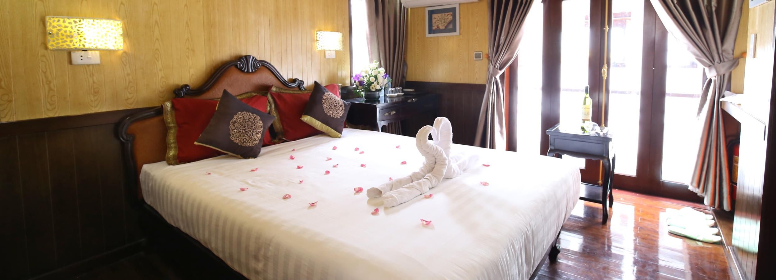 From Hanoi: Bai Tu Long Bay 2-day Cruise