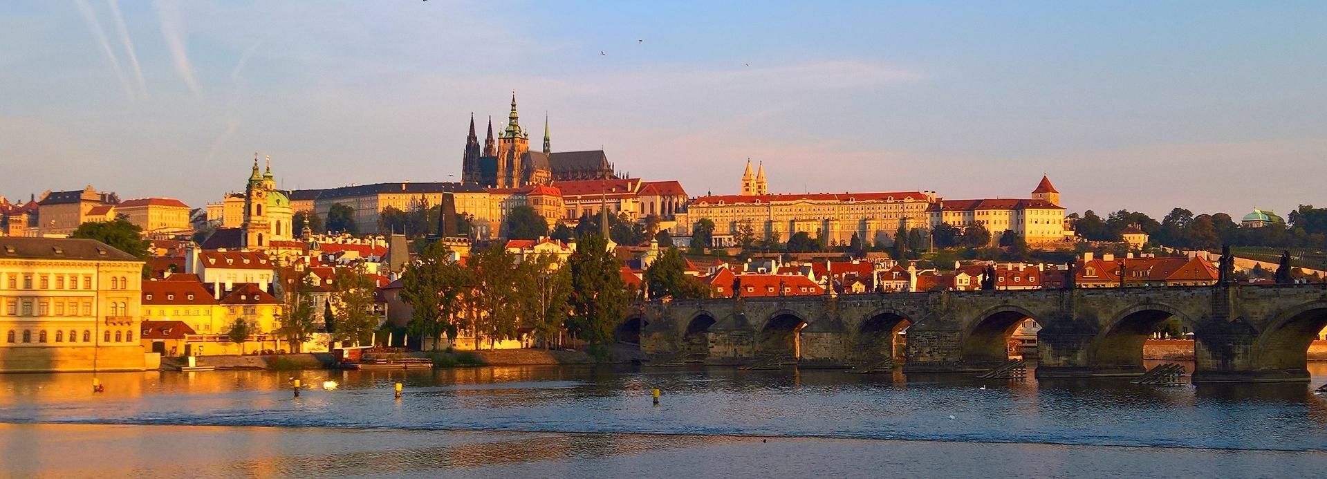 Prag: Große halbtägige Stadttour mit dem Auto