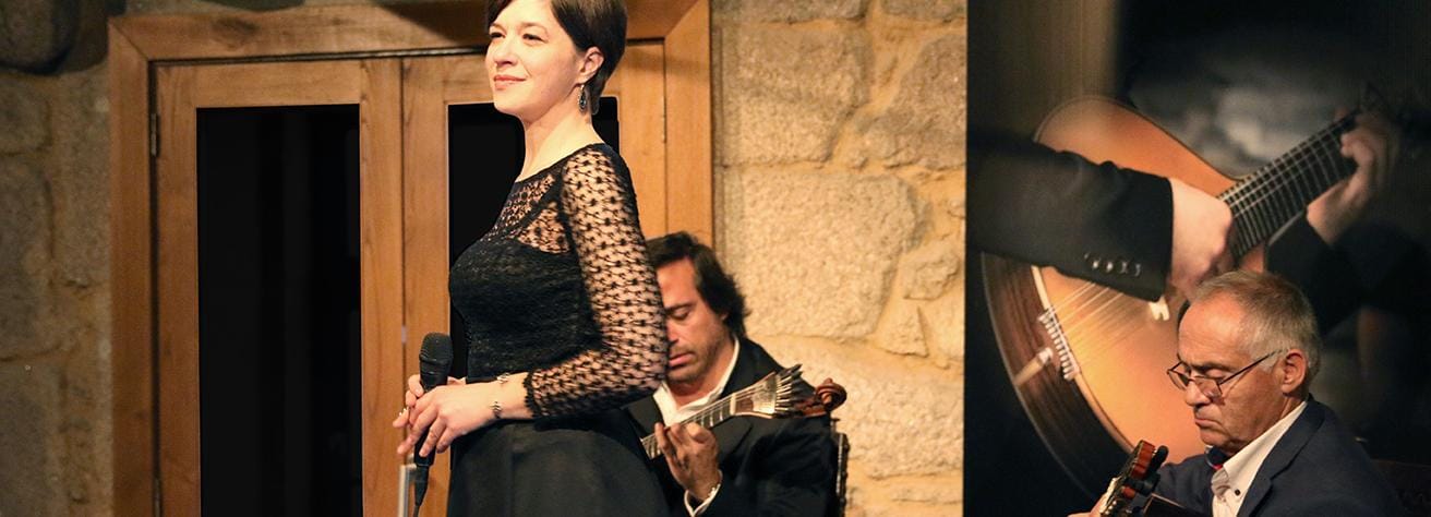 Porto: Tour Adegas de Cálem, Show de Fado e Degustação Vinho