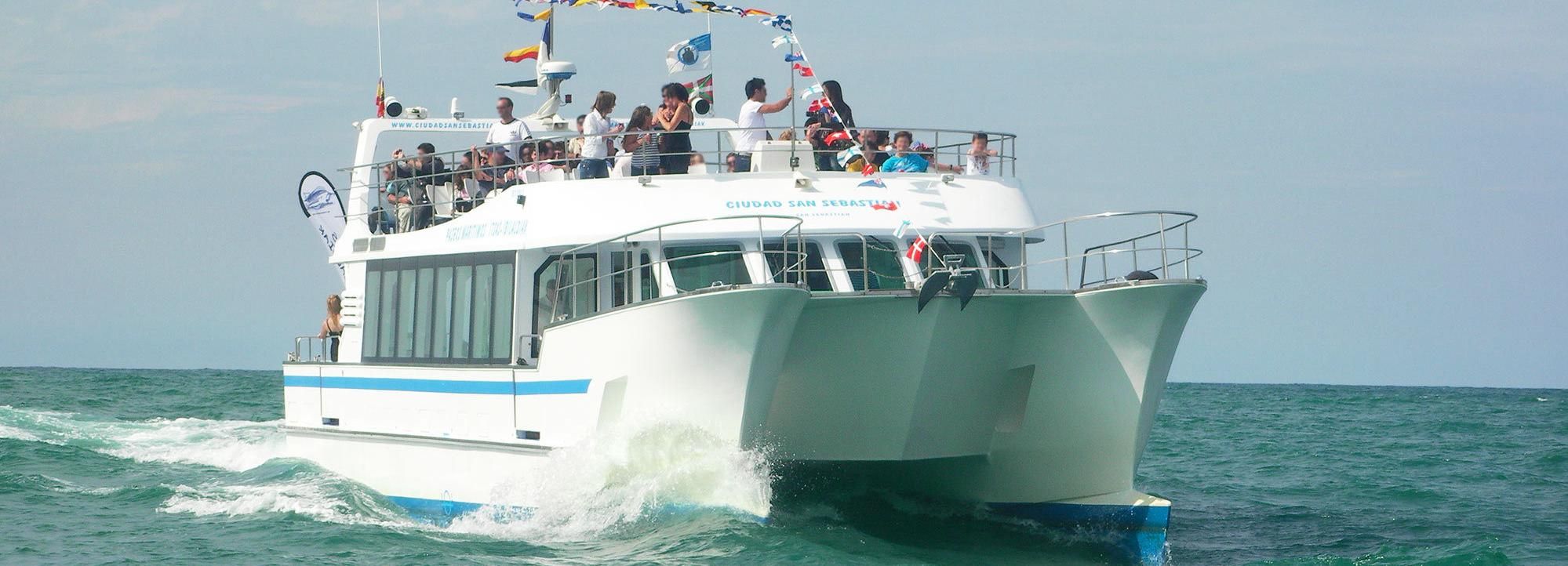 San Sebastian: Sightseeing Catamaran Bay Tour