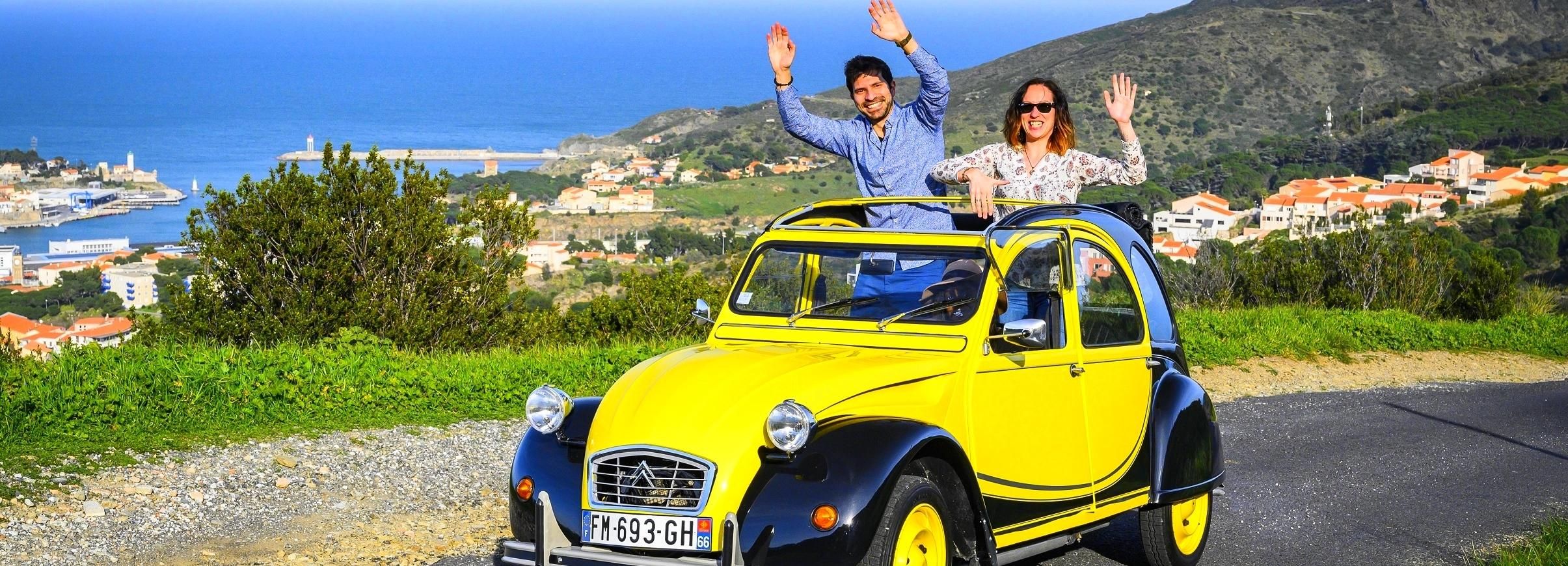 Collioure: visite de la ville en voiture 2CV vintage et tapas / vin en option