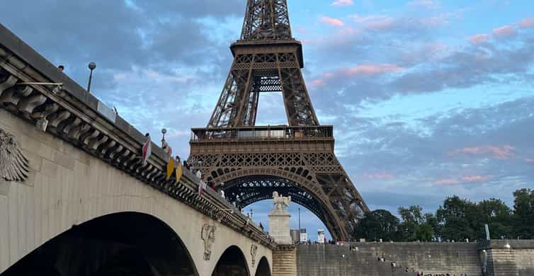 Paris: Happy Hour Evening Cruise on the Seine River