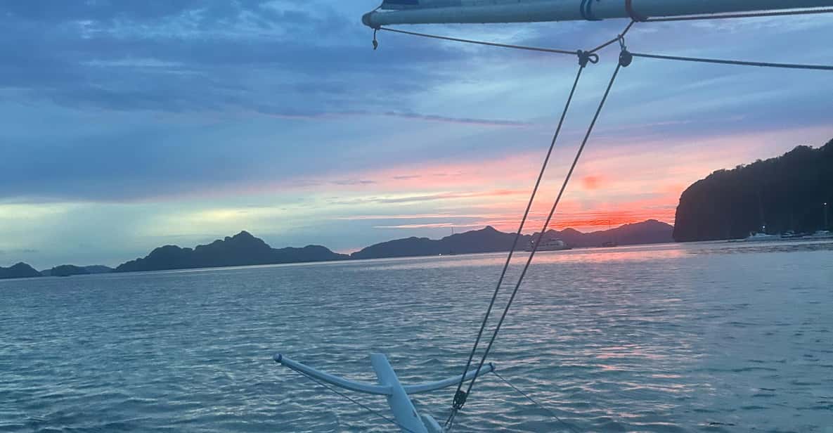 El Nido-Inseln, gemeinsames Paraw-Segeln bei Sonnenuntergang - Hizvo