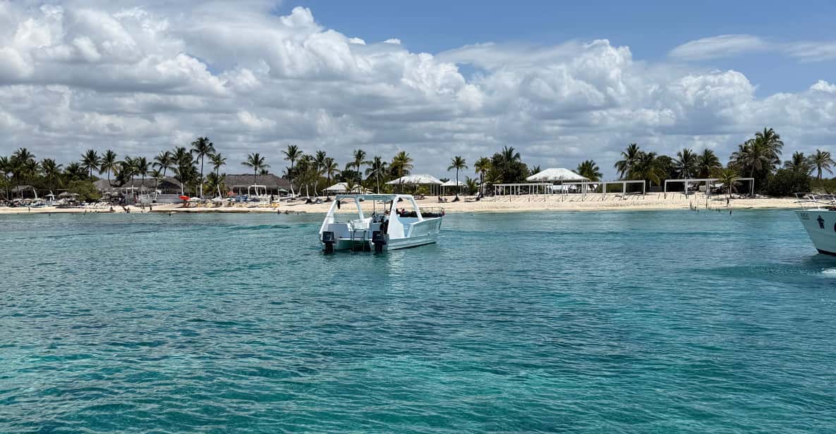 La Romana: Catalina Island Full-Day Snorkeling Tour