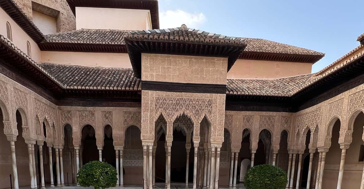 Alhambra Guided Tour with Fast-Track Entry