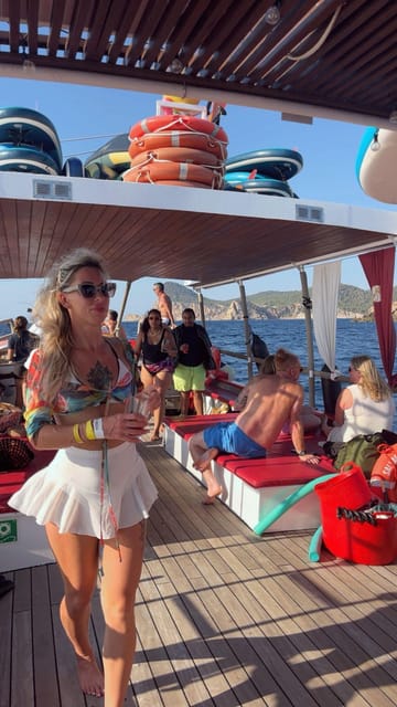 Ibiza: Secret Coves Guided Boat Tour with Open Bar and Tapas