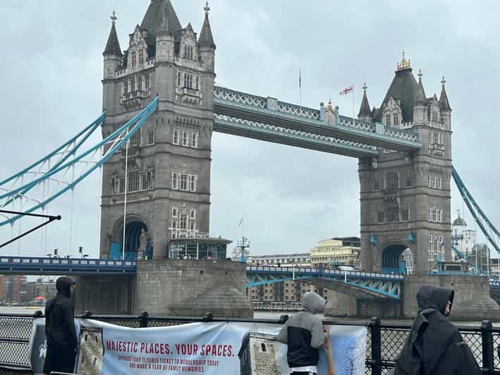 London: Tower of London, Hop-on, Hop-off Bus & River Cruise