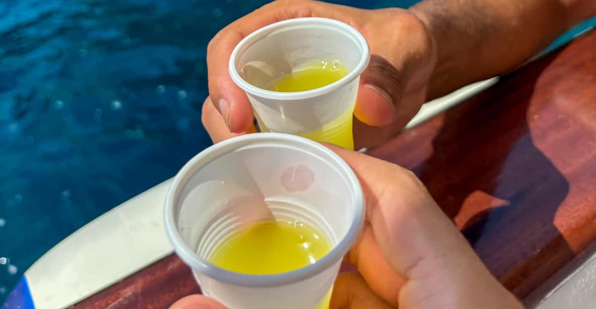 Capri: Boat Tour with Swimming, Limoncello, and Snack