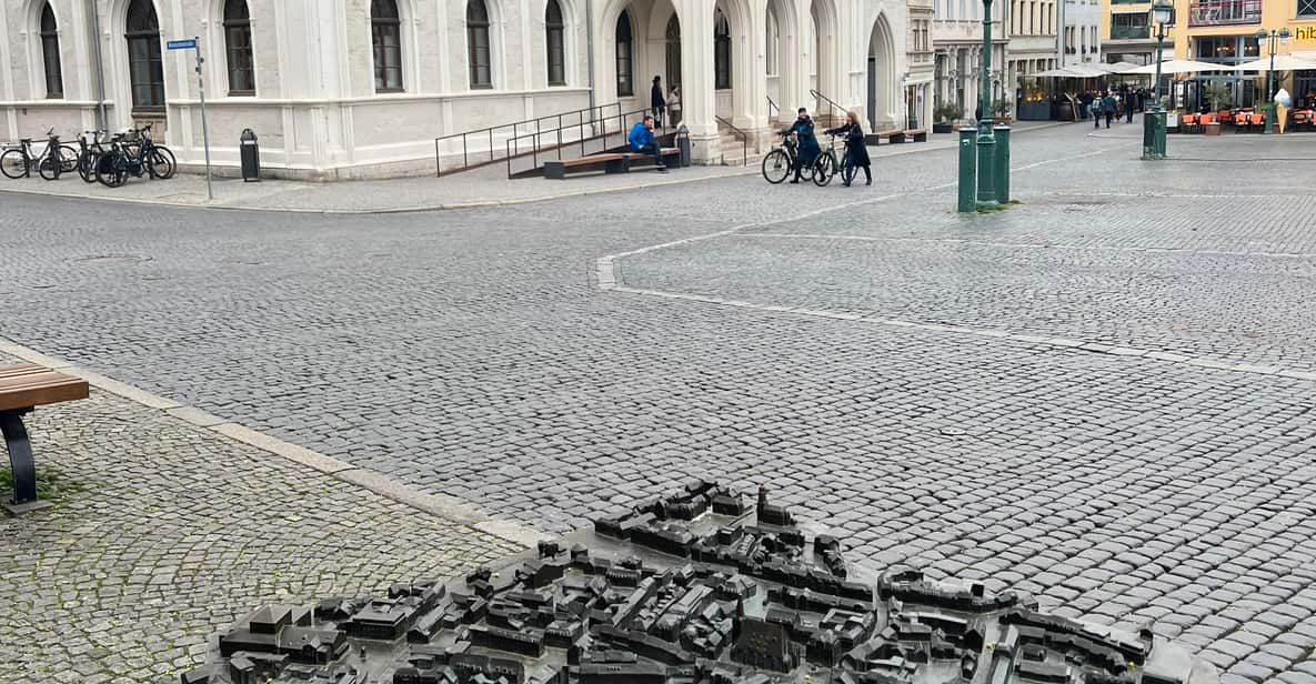 Weimar: DunkelWeimar, private True-Crime-Stadttour und Spiel – 2026 ...
