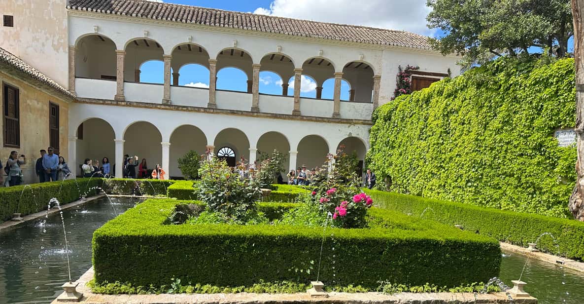 Granada: Full Alhambra Guided Tour with Tickets