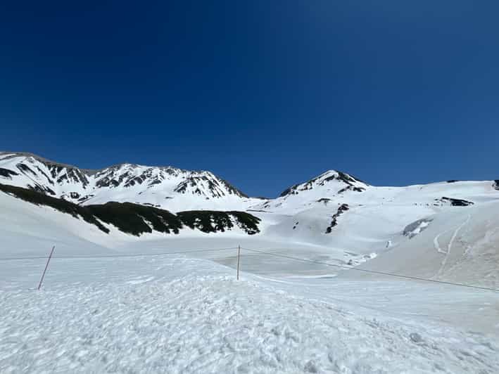 From Kanazawa/Toyama: Snow Wall & Mysterious Valley Day Tour