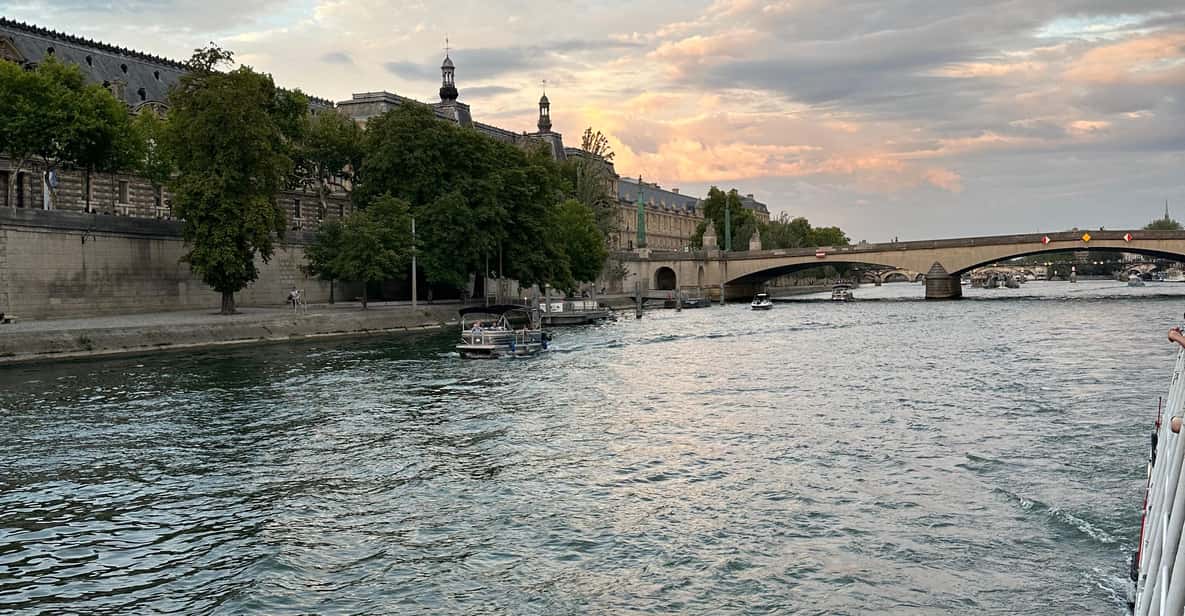 Paris: Happy Hour Evening Cruise on the Seine River