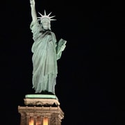 Nyc Private Champagne Sail To The Statue Of Liberty T383097 — photo 7