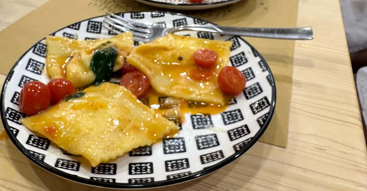 Florence: Pasta Cooking Class with Unlimited Wine