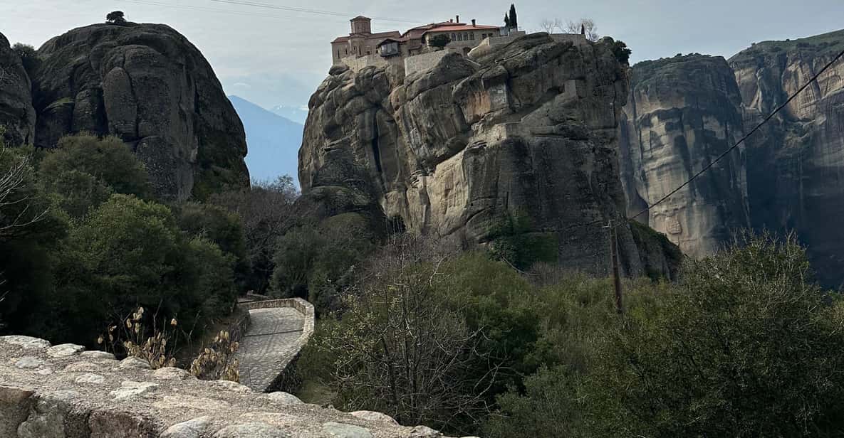 Samostani Iz Aten: Zasebni enodnevni izlet na Meteore s samostani | GetYourGuide