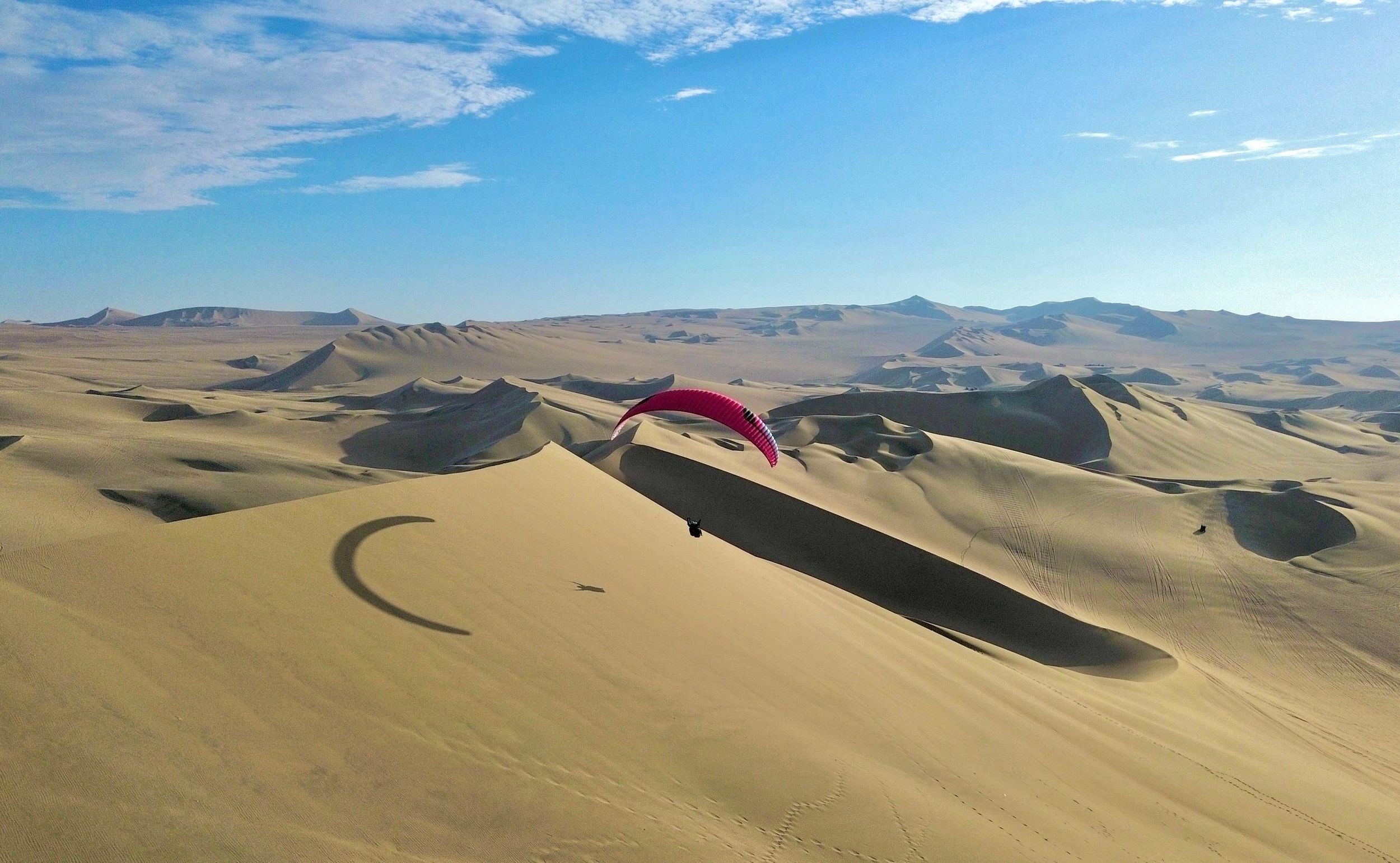 Huacachina: Gleitschirmflug über der peruanischen Wüste