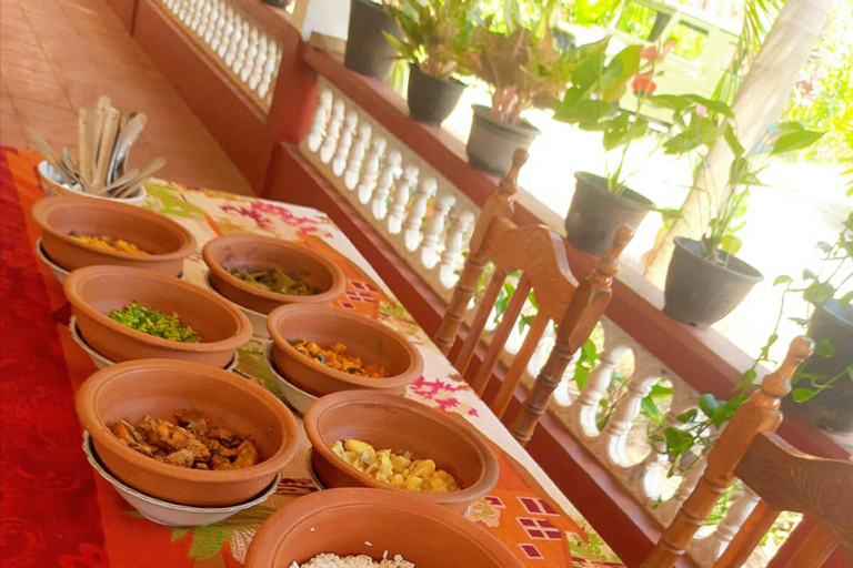 Kandy: Traditional cooking class in a village with transport
