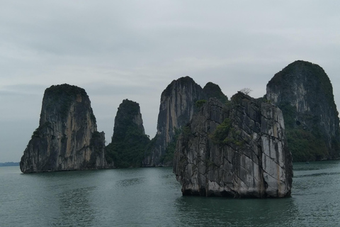 Z Ha Noi - całodniowa wycieczka po zatoce Ha Long