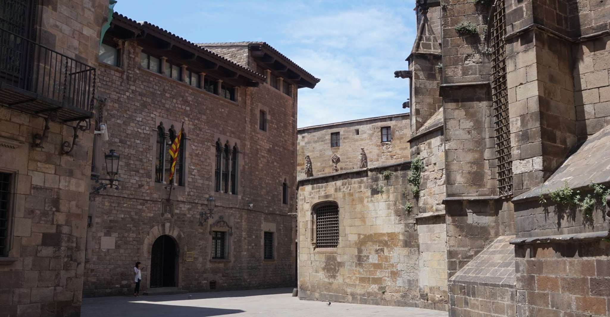 Barcelona: Gothic Quarter Legends Walking Tour with Tapas photo 4