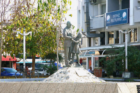 Limassol: Divided Nicosia and Larnaca Tour