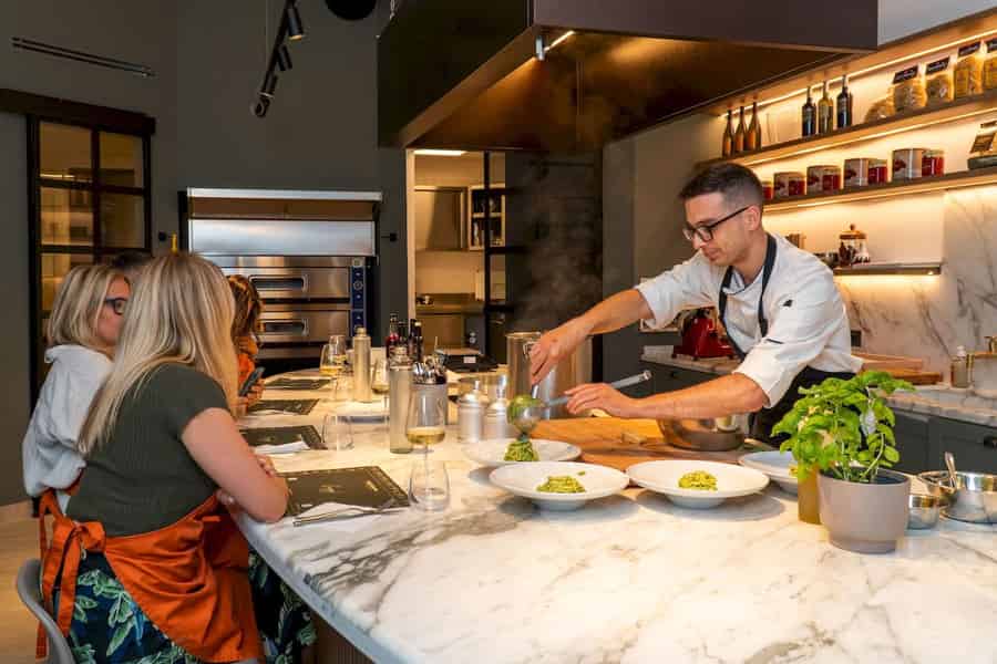 Rom: Nudel- und Tiramisu-Kurs mit unbegrenzter Weinauswahl. Foto: GetYourGuide