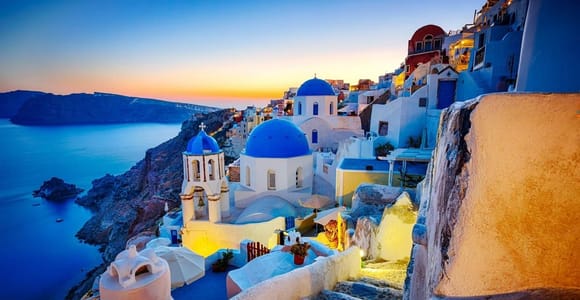 Santorini: Private Tour with Local Guide and Transportation