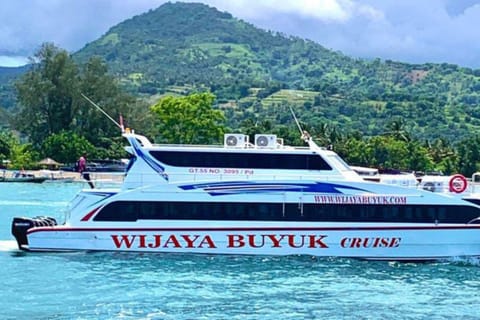 Fast Boat Transfer Between Sanur and Gili Island