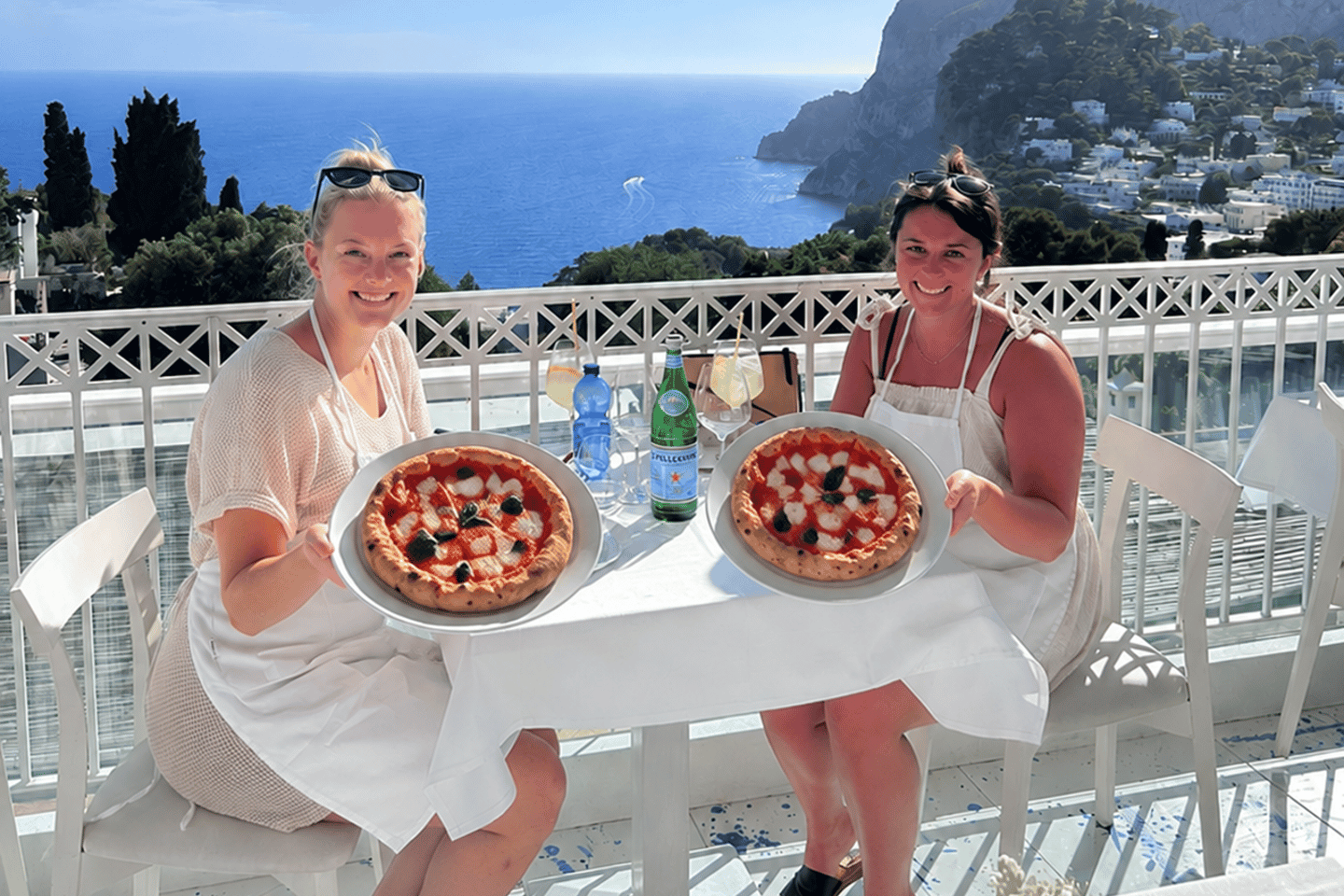 Capri: lezione di cucina per preparare la pizza per piccoli gruppi, vino e vista sul mare