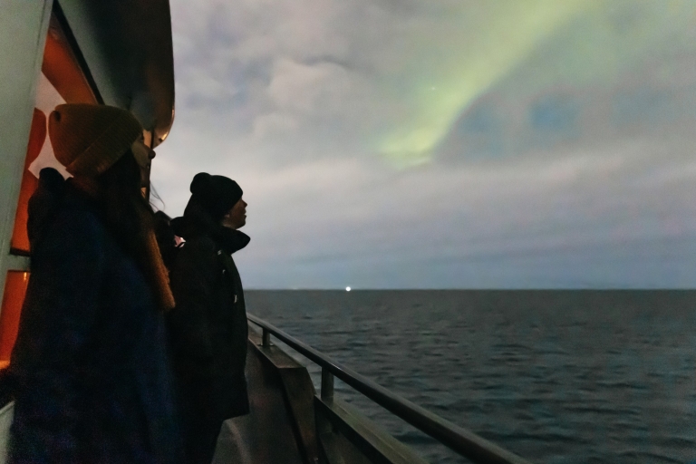 Reikiavik: tour por la aurora boreal en yate de lujoReikiavik: aurora boreal en yate desde punto de encuentro