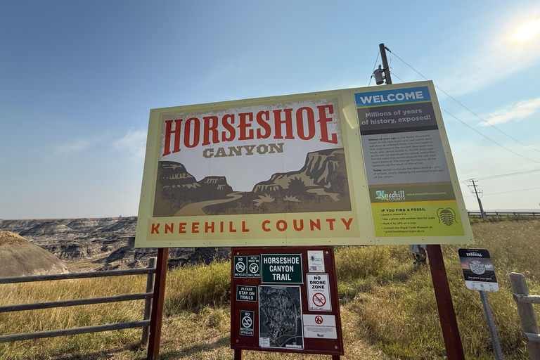 Calgary: Drumheller Day Trip with Royal Tyrrell Museum Entry