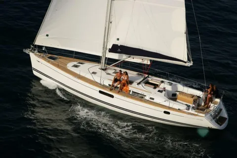 From Santa Teresa: Sailboat Tour to Corsica with Lunch