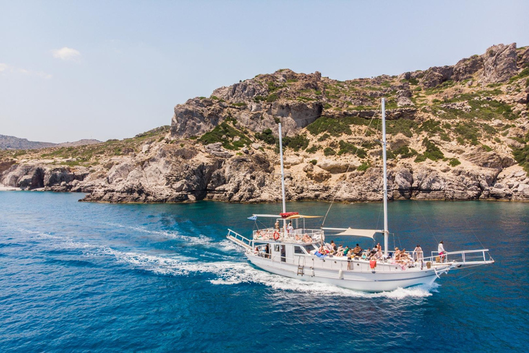 Rodas: paseo en barco con esnórquel, bufé gourmet y barra libreRodas: Tour en barco con baño, buffet gastronómico y barra libre