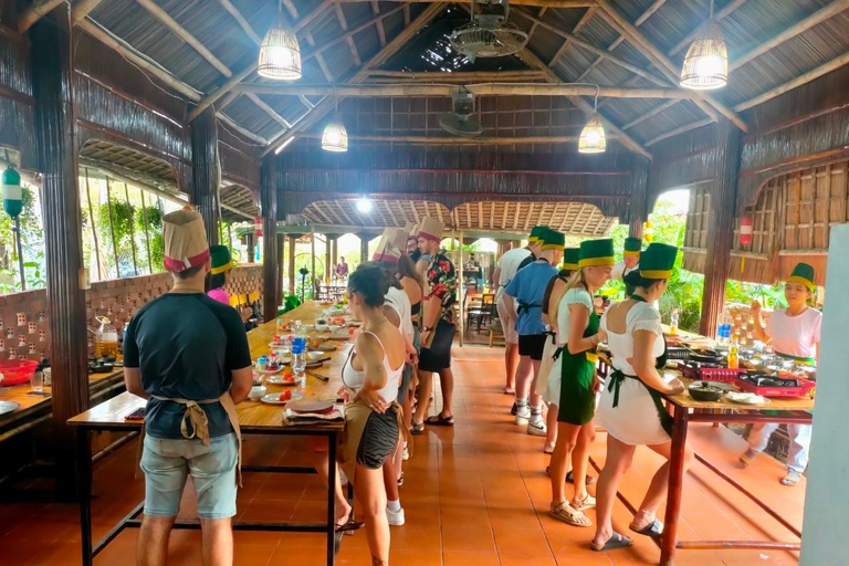 Hoi An : Cours de cuisine pour le déjeuner/dîner avec une famille localeHoi An : Cours de cuisine traditionnelle avec une famille locale