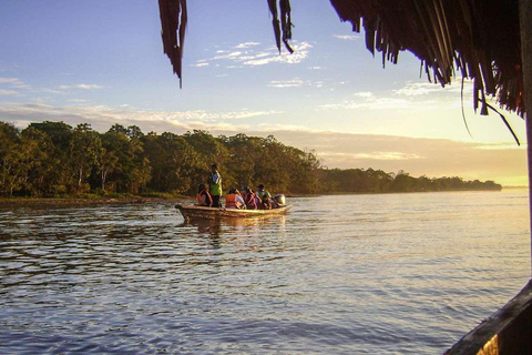 Visita as comunidades indígenas da Amazónia em Iquitos