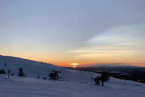 Levi: Snöskovandring: Tomtens stuga och picknick i natursköna omgivningar