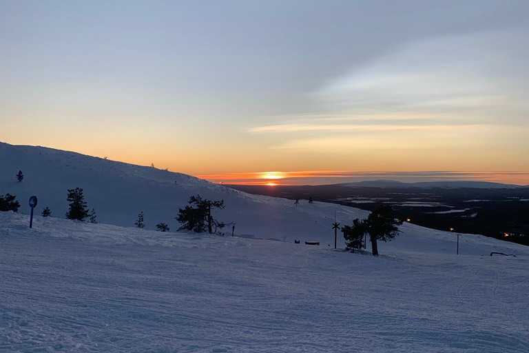 Levi: Snöskovandring: Tomtens stuga och picknick i natursköna omgivningar