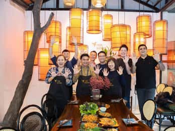 Hanoi: Clase de Cocina en una Villa Local con Visita al Mercado