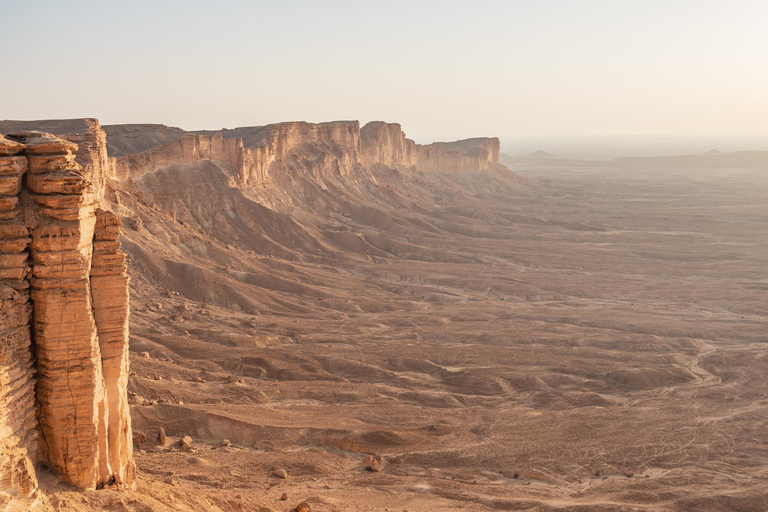 Riyadh: Edge of the World Picnic with Saudi Traditional Food