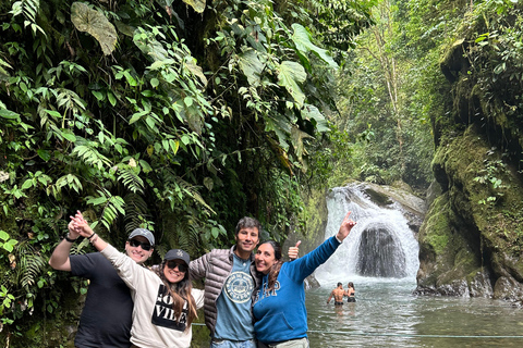 Quito: Mindo Cloud Forest, Cable Car & Chocolate Tour
